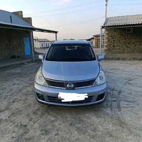 Nissan Versa 2011