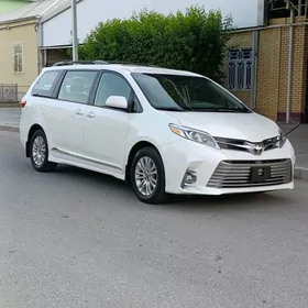 Toyota Sienna 2018