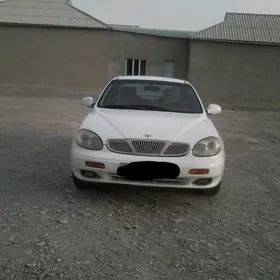 Daewoo Leganza 1998