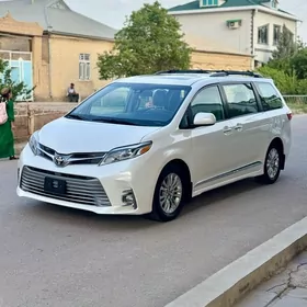 Toyota Sienna 2019