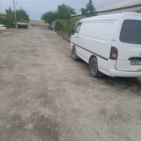 Nissan Urvan 2003