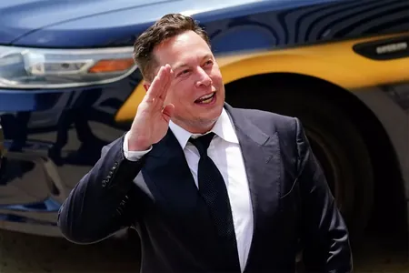 WSJ: Tesla Ilon Maskyň ornuna täze baş direktory gözleýär. Kompaniýa maglumaty ret edýär
