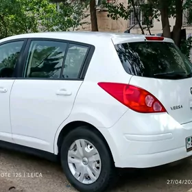 Nissan Versa 2011