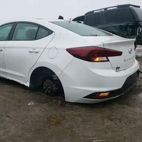 Hyundai Elantra 2019