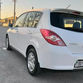 Nissan Versa 2010