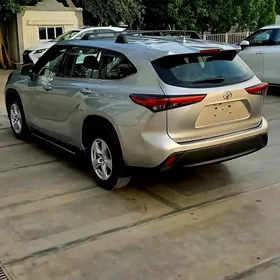Toyota Highlander 2021