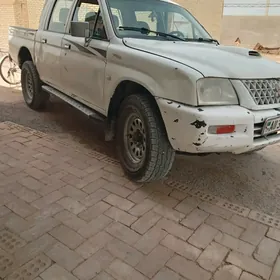Mitsubishi L200 2004