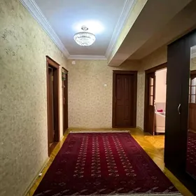 Центр  2 в 3 Ком. 3 этаж  86м²