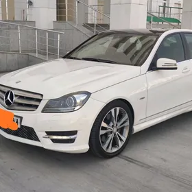 Mercedes-Benz C300 2012