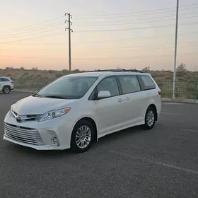 Toyota Sienna 2020