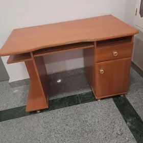 Kompyuternyy stol