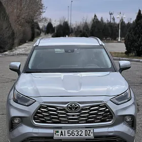 Toyota Highlander 2021