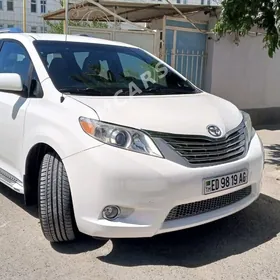 Toyota Sienna 2011