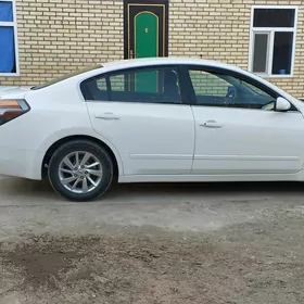 Nissan Altima 2011