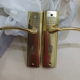 Дверные ручки