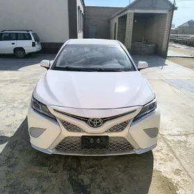 Toyota Camry 2020
