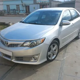 Toyota Camry 2014