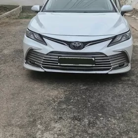 Toyota Camry 2021