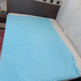 Двухспальная кровать