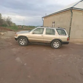 Nissan Pathfinder 1996