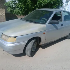 Sökülip satylýar Lada 2110.