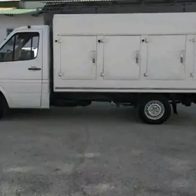 Mercedes-Benz W212 1998