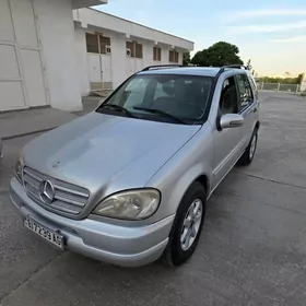 Mercedes-Benz ML350 2002