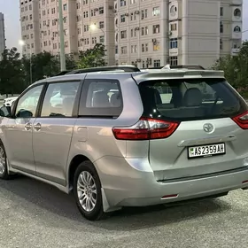 Toyota Sienna 2019