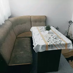 Диван со столом