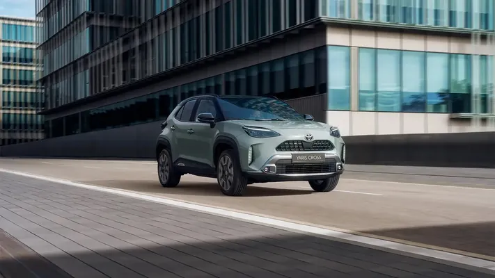 Toyota снизила цену на топовый гибридный Yaris Cross