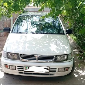 Mitsubishi Chariot 1995