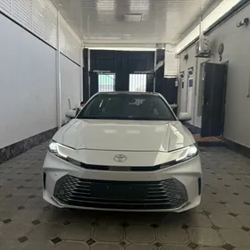 Toyota Camry 2025