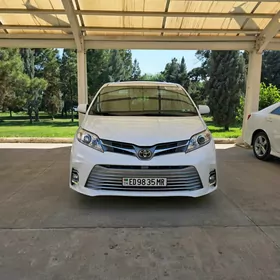 Toyota Sienna 2020
