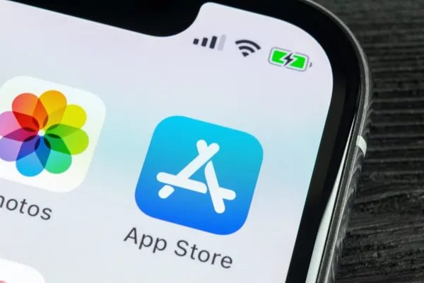 ABŞ-nyň kazyýeti Apple-e App Store-dan daşyndaky tölegler üçin tutum almagy gadagan etdi