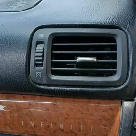 Infiniti QX4 2001