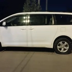Toyota Sienna 2012