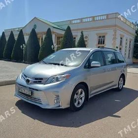 Toyota Sienna 2020