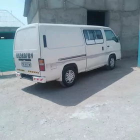 Nissan Urvan 1999