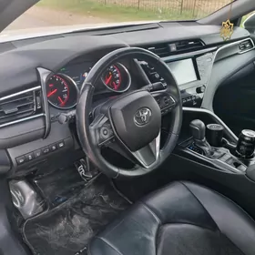 Toyota Camry 2018