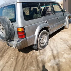 Mitsubishi Montero 1993