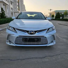 Toyota Camry 2021