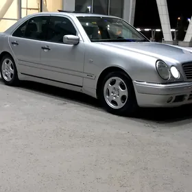 Mercedes-Benz E320 1999