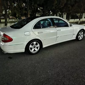 Mercedes-Benz E300 2005