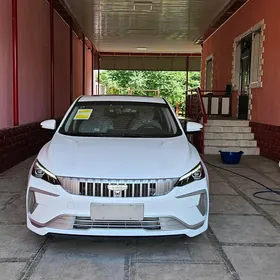 Geely Emgrand 2025
