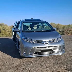 Toyota Sienna 2019