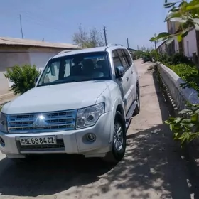 Mitsubishi Pajero 2011