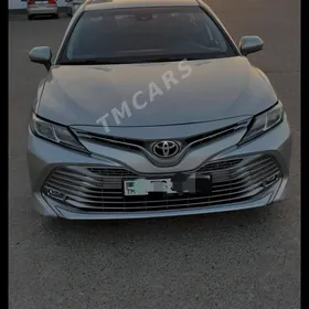 Toyota Camry 2019