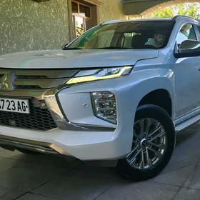 Mitsubishi Pajero 2020