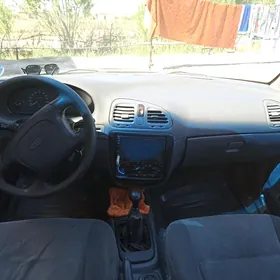 Daewoo Nubira 1998