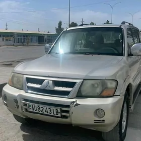 Mitsubishi Pajero 2005
